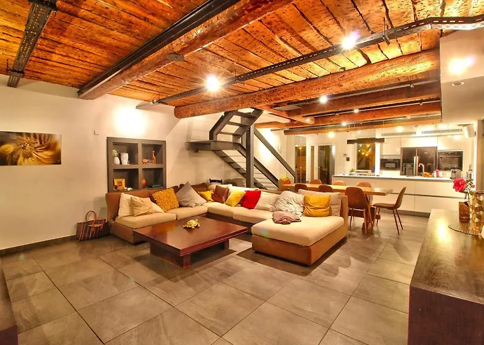 Maison Avec Piscine Et Jardin- 4 Chambres 8 Pers